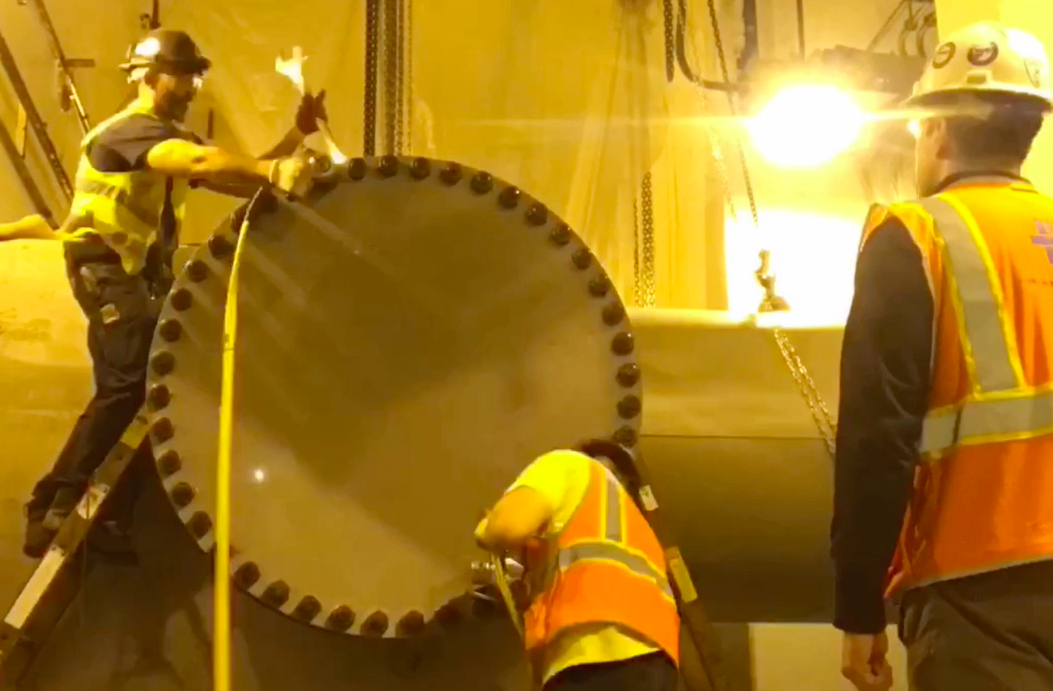 Plumbers_with_big_pipe2017.png