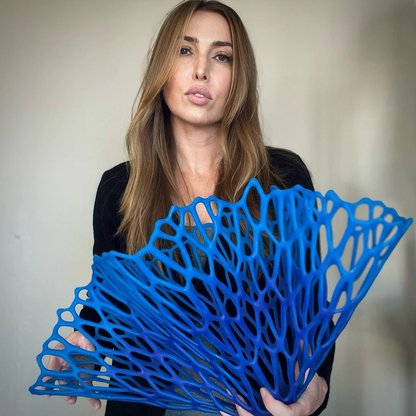 My standalone pieces now come in three sizes! 
Vitre Flora the largest size 💙 &mdash;> Coral Bloom is about half the size of Vitre Flora 🍓 &mdash;> Mini Blooms are in the works and coming very soon &mdash; stay tuned!