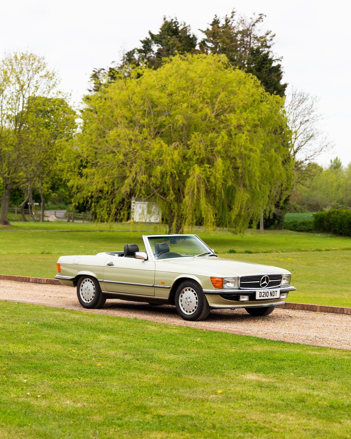 Our latest arrival! A wonderful 300SL finished in Thistle Green with Fir Green Leather! Just 57,600 miles with lovely history. All the info is on our website!