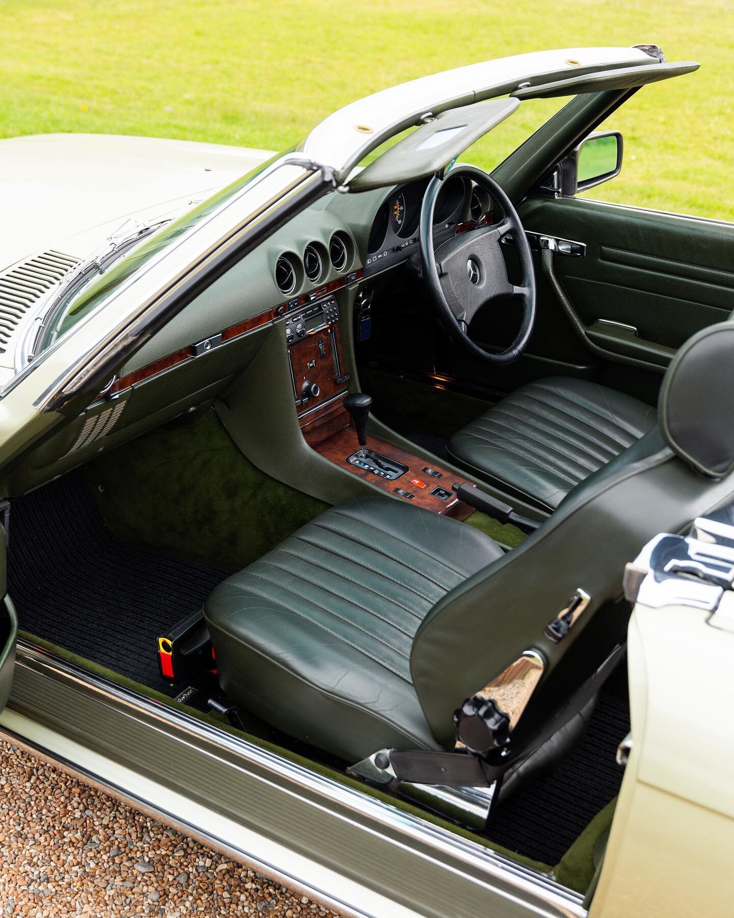 The wonderful Fir Green leather interior of our 300SL! How good does it look?!

#MakeGreenInteriorsGreatAgain