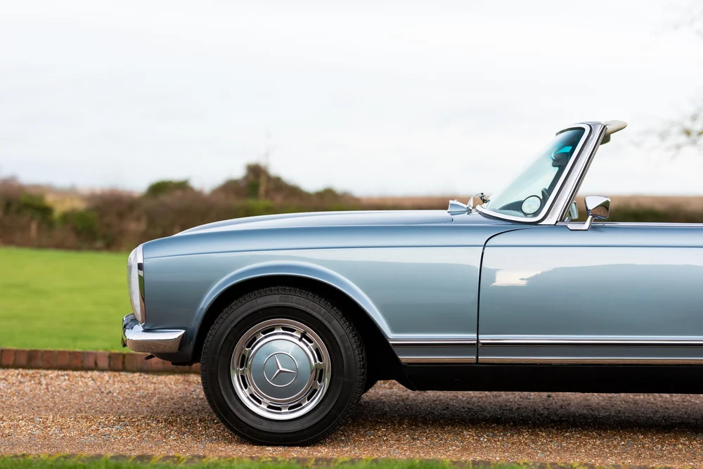 Mercedes 280 SL Pagode W113 1968 - Schuco 1/18 - Gris Métallisé / Intérieur Bleu
