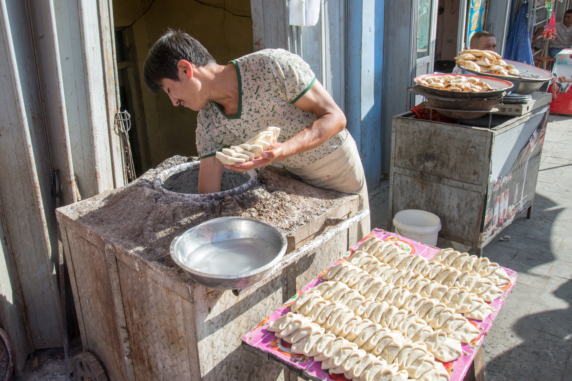 Naan maker, Kashgar Bazaar