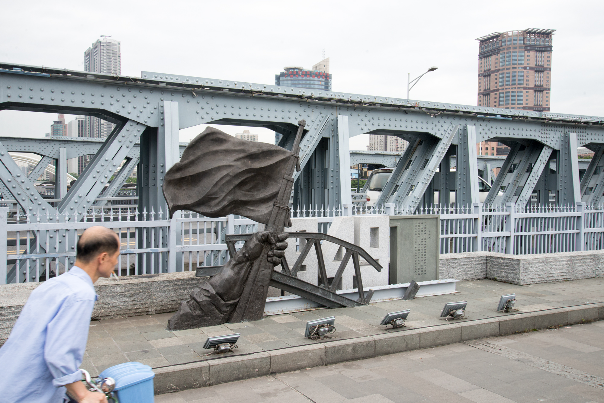 Heroic Sculpture, Bridge over Pearl River