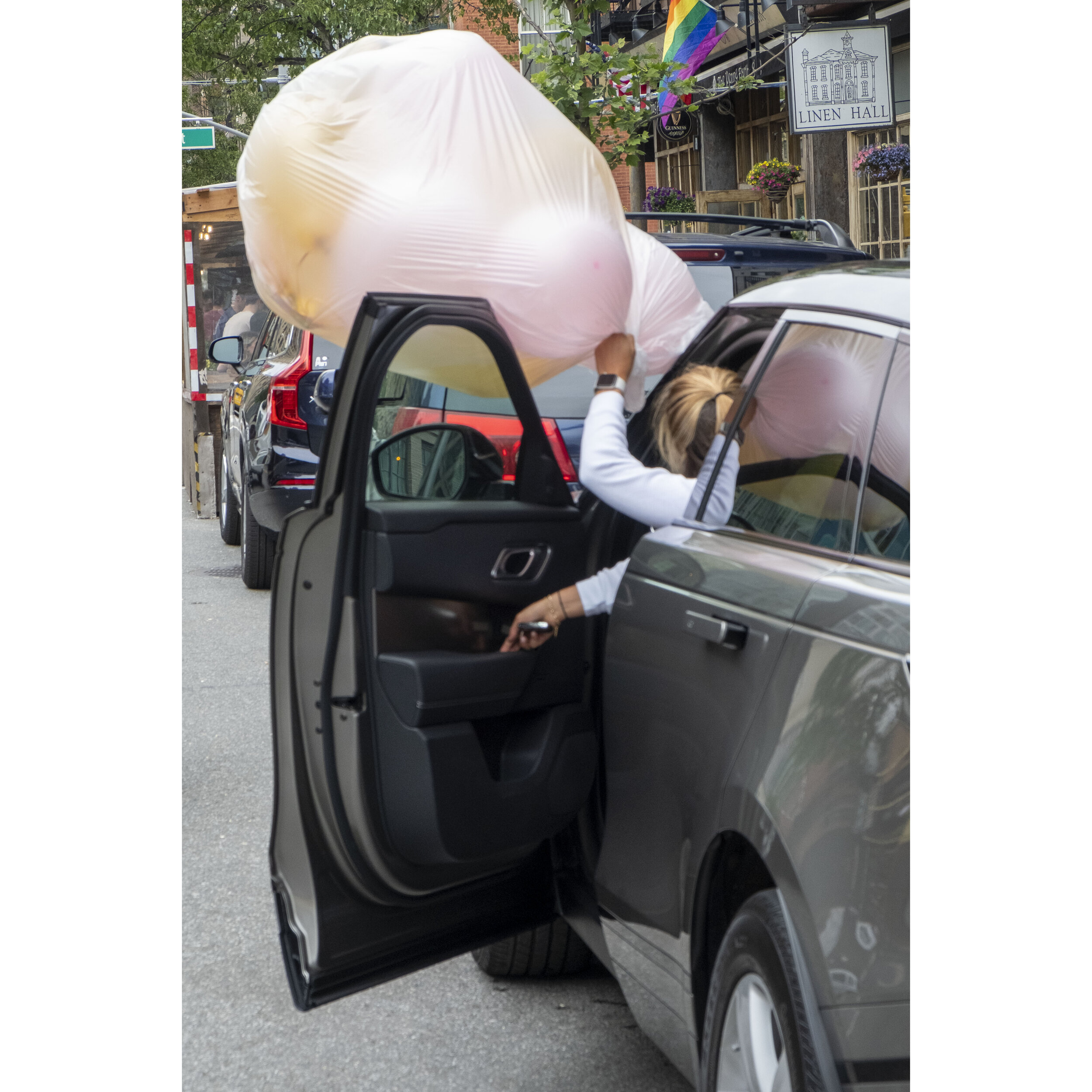 ballons in cars.jpg