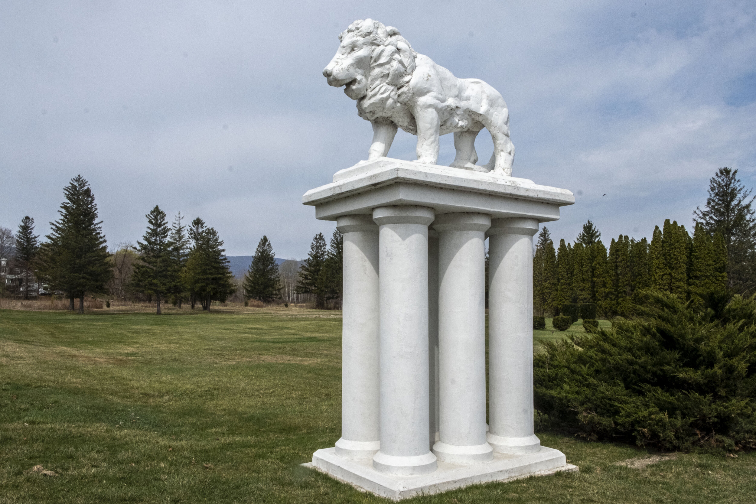 lion on columns.jpg