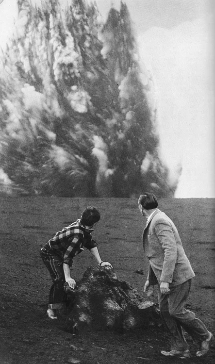 45 Atlantic Volcanoes NatGeo June 1958.jpeg