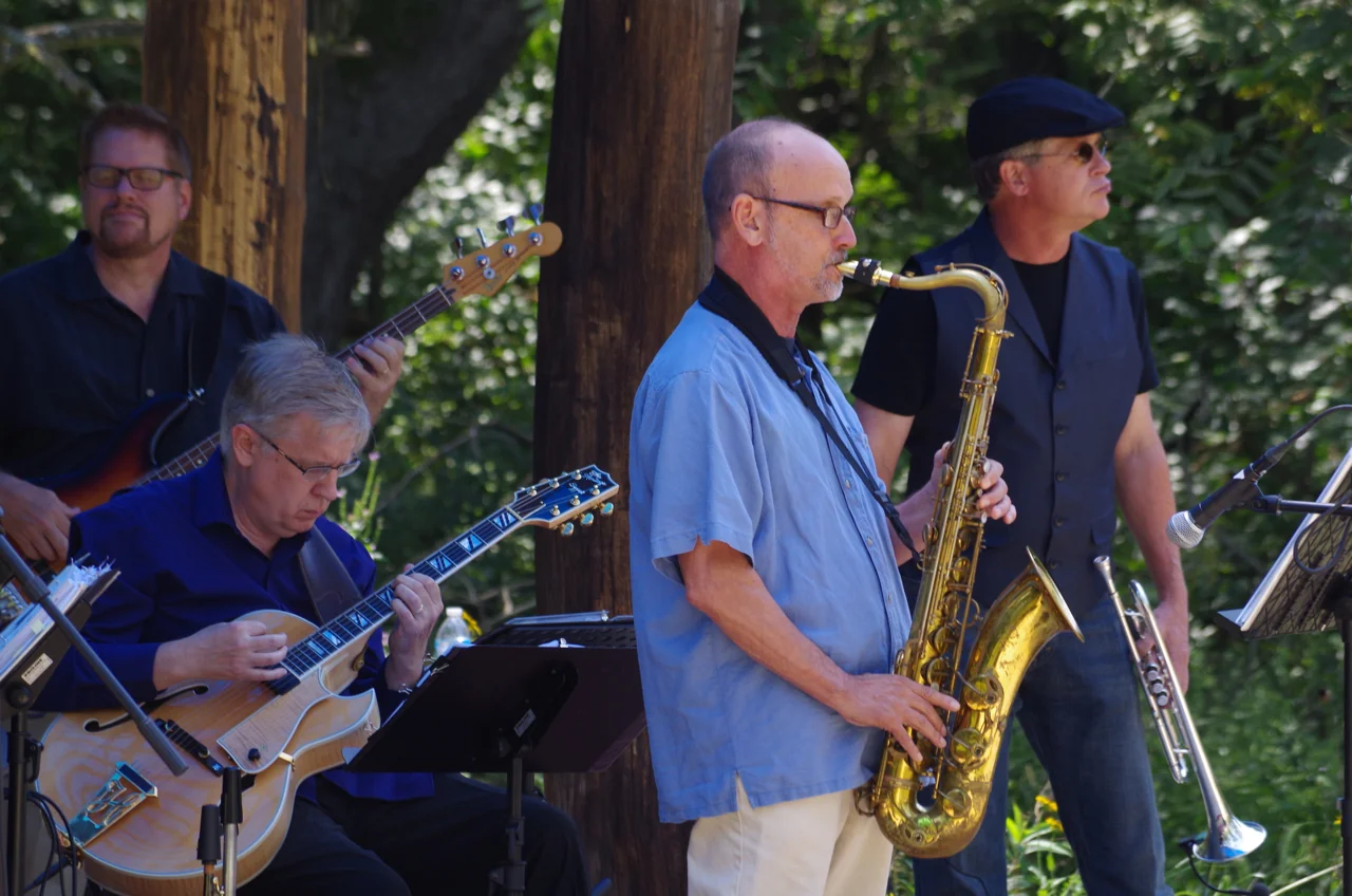DeanMoriartyBand_GroveConcert.jpg