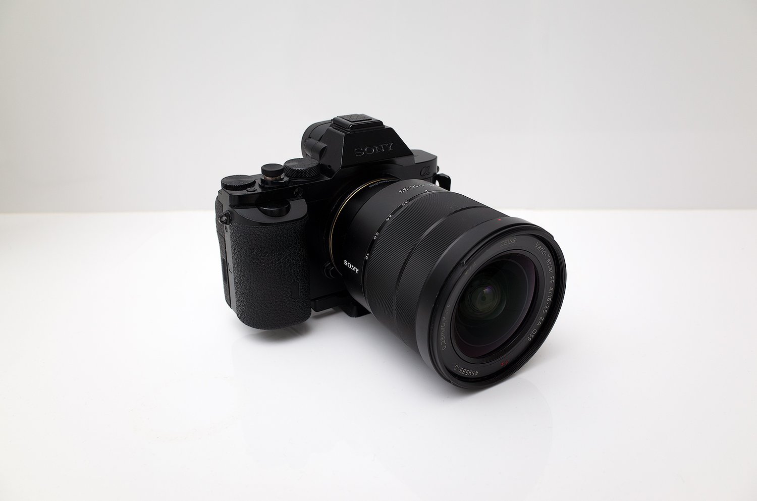 Sony 16-35mm f/4 FE lens