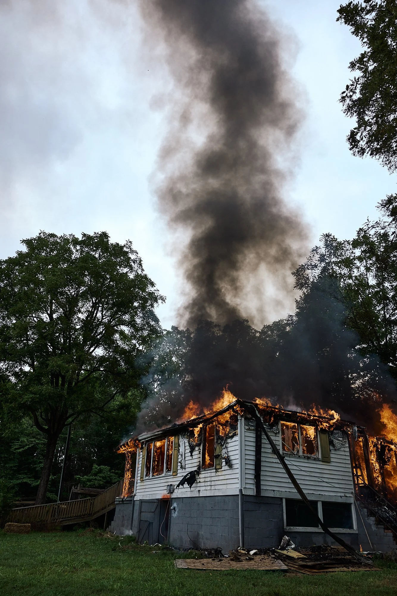 08.05.26_HILLSBOROUGH_FIRE_1769.jpg