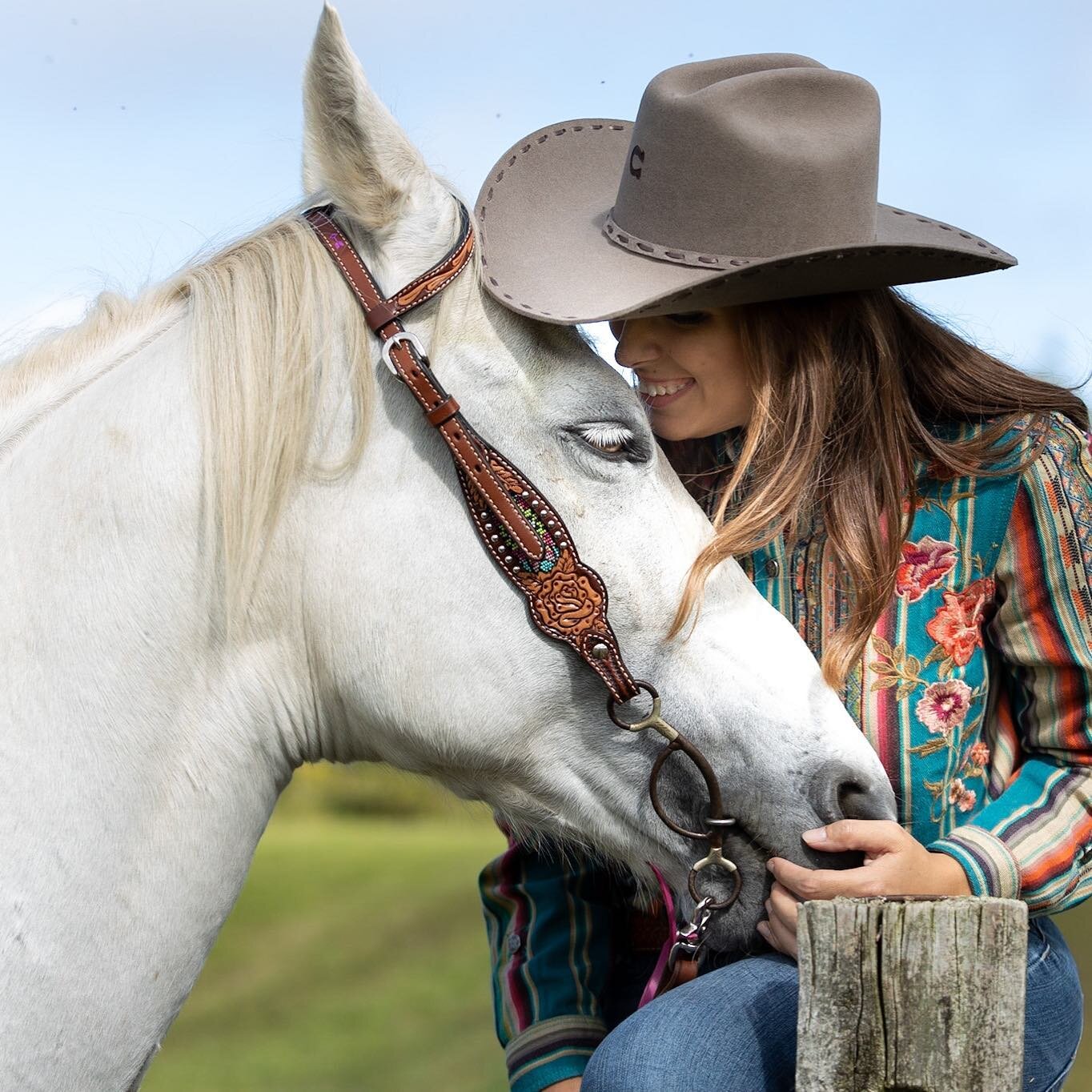 Throwback to working and playing cowgirl with @theglamorouscowgirl &amp; @ashlbgash #horses #cowgirl #editorial #lifestyle #photographer #brandphotography