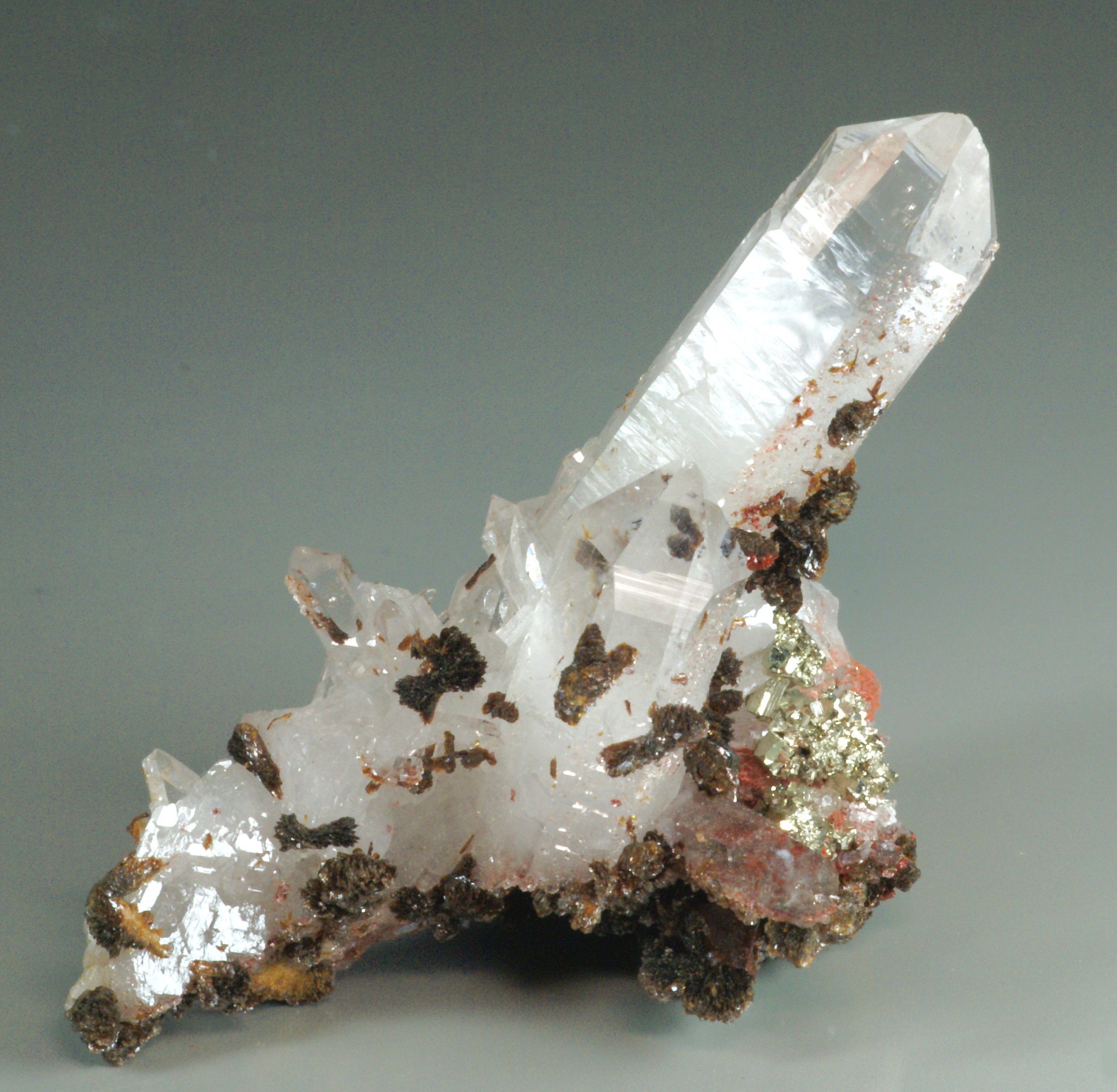 Hubeite xls on Quartz xls.