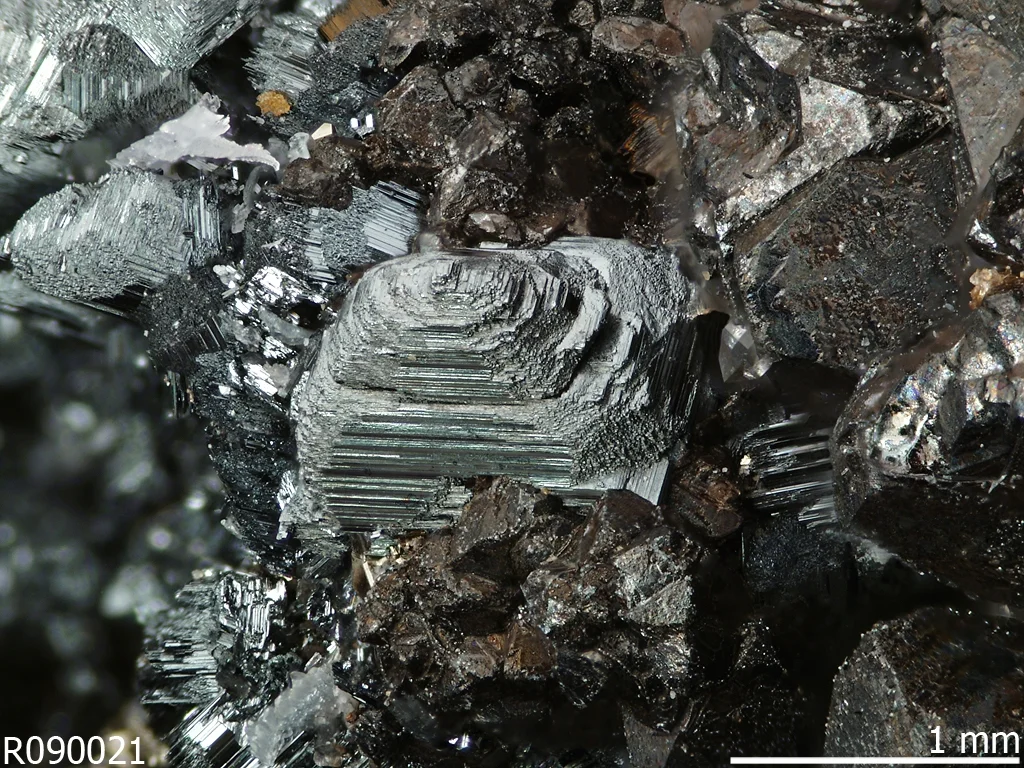 Manganoquadratite xls. on Alabandite xls