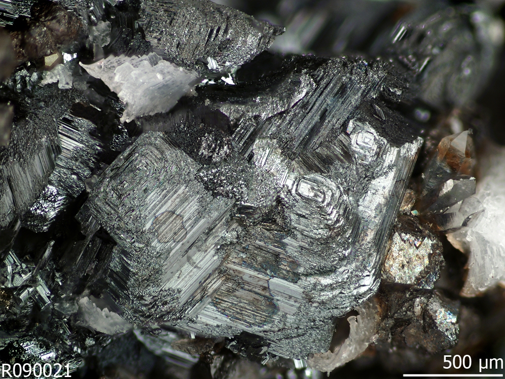 Manganoquadratite xls. on Alabandite xls.