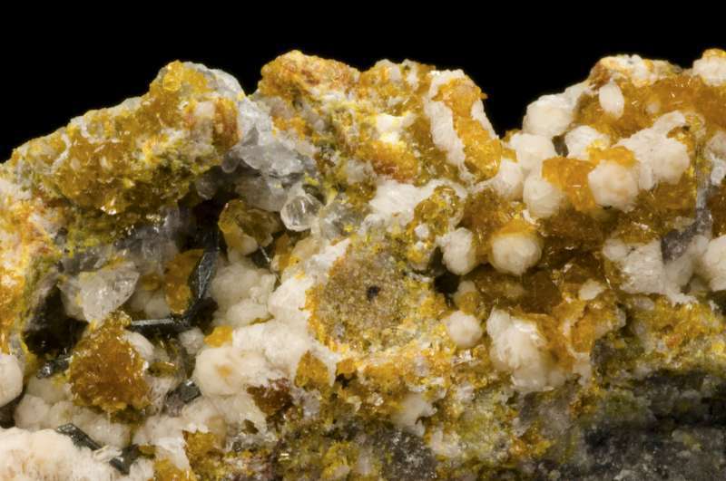 Arsenbrackebuschite xls with Chalcocite xls x-rayed spec.