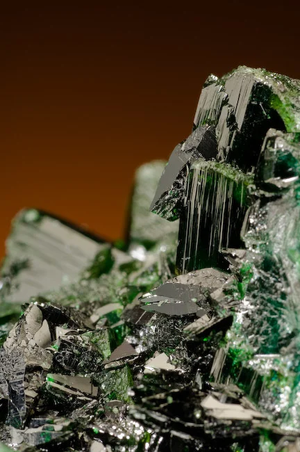 Bayldonite xls, Zincolivenite xls. John Innes Coll.