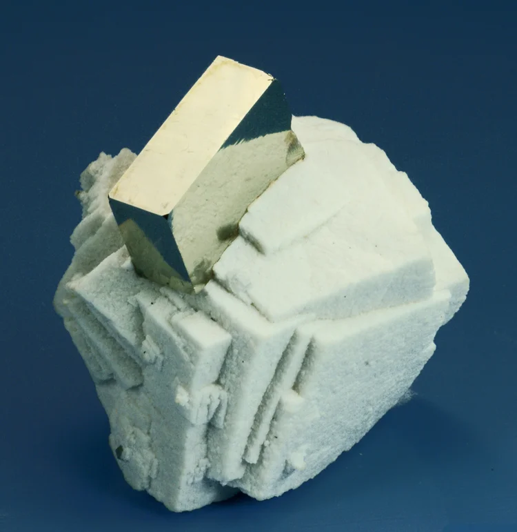 Pyrite xl on Dolomite -b.JPG