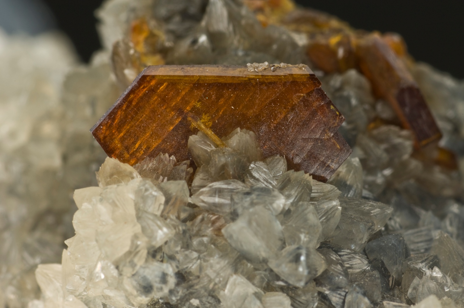 Barite xls on Smithsonite xls