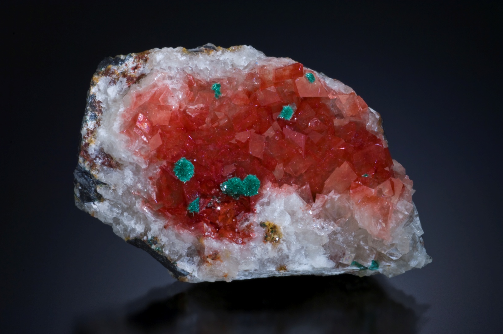 Chalcotrichite xls in Calcite xls, Malachite xls.