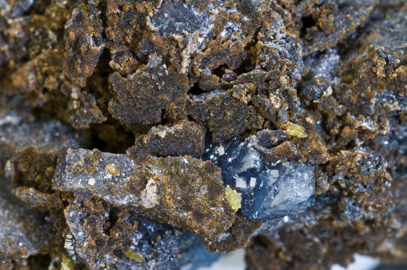 Gerdtremmelite xls,Scorodite,Stolzite