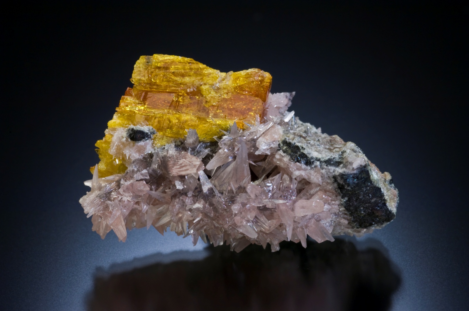 Legrandite xls on Pink Smithsonite xls 4400 pocket