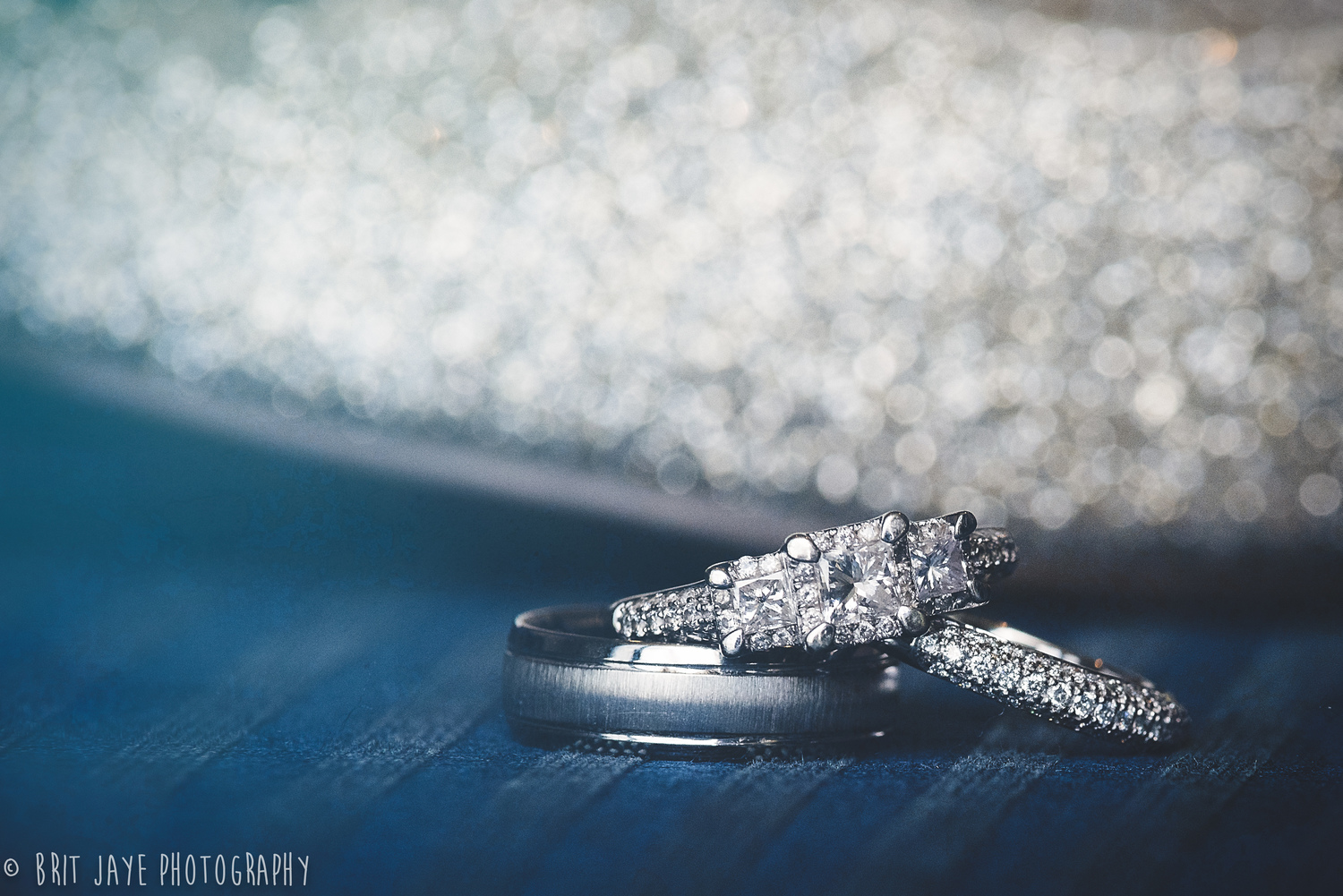 SanDiegoweddingphotographysparkleysquarecutringphoto.jpeg