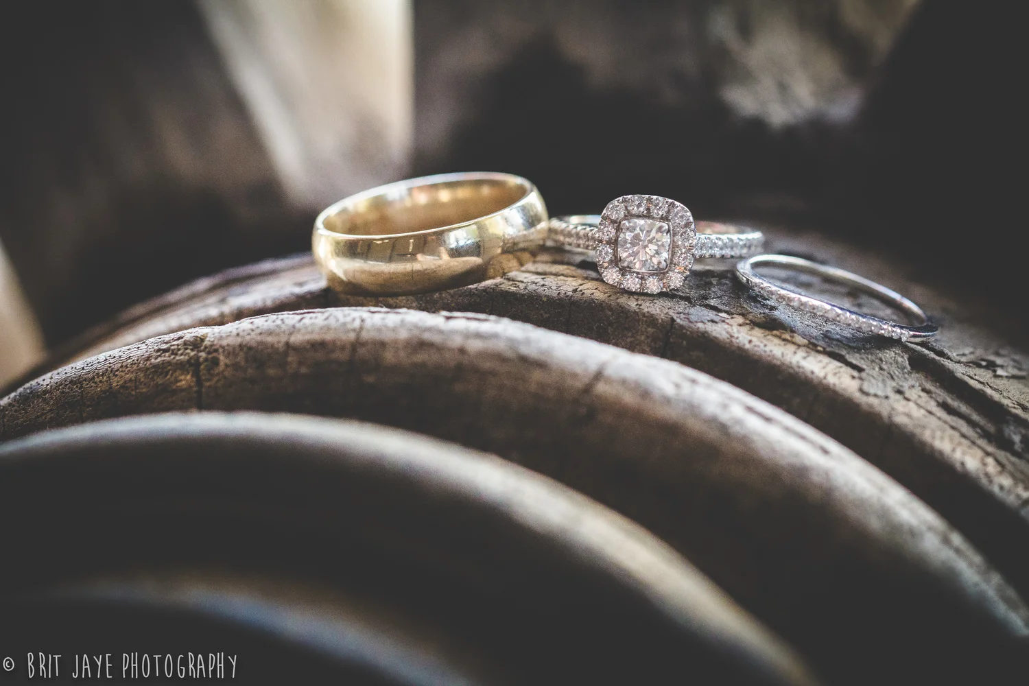 SanDiegoweddingphotographyrusticchicringphoto.jpeg