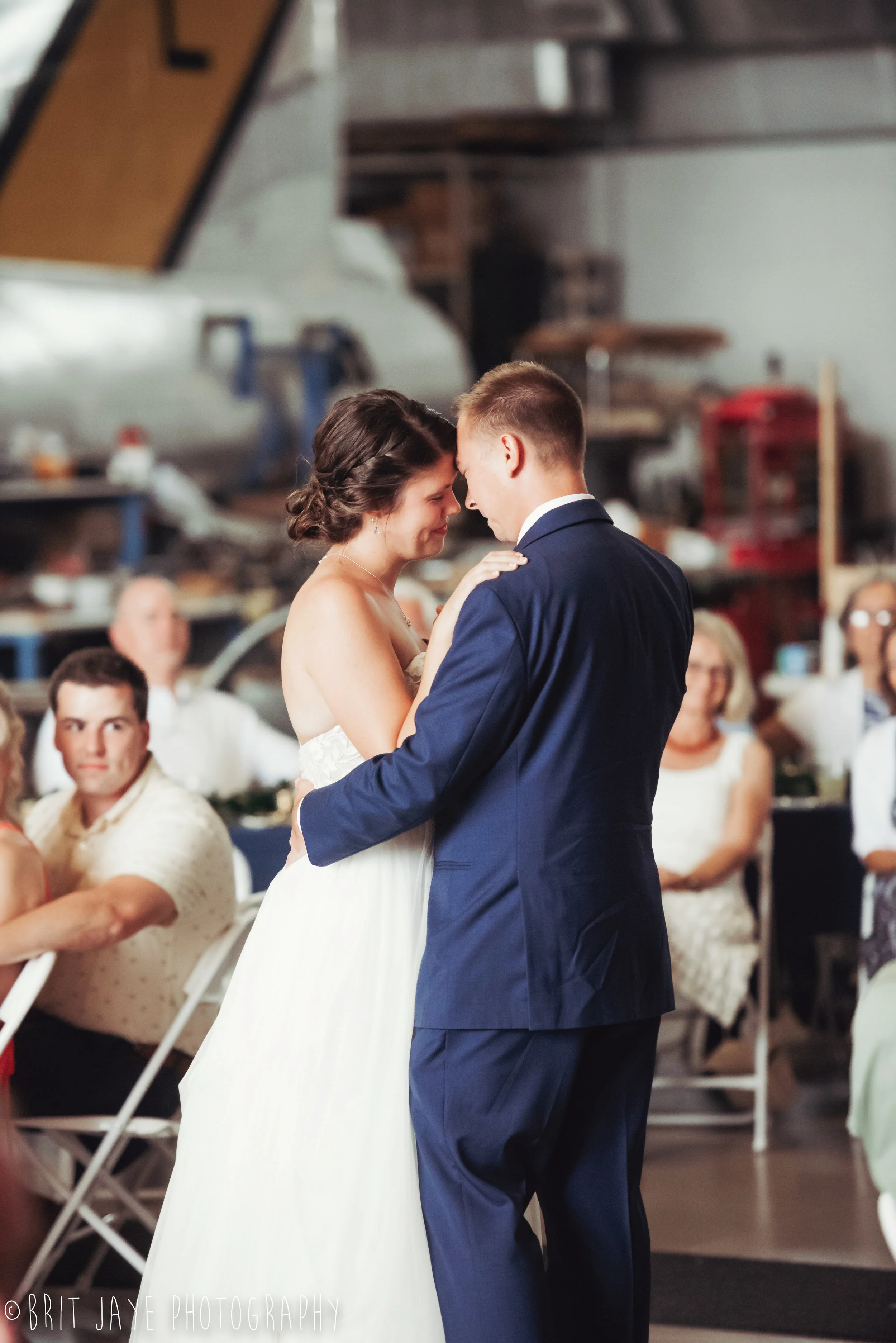 Champaign_aviation_museum_travel_inspired_wedding-83.jpg