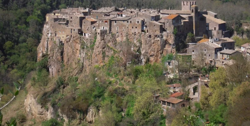 vt_calcata_borgo.jpg