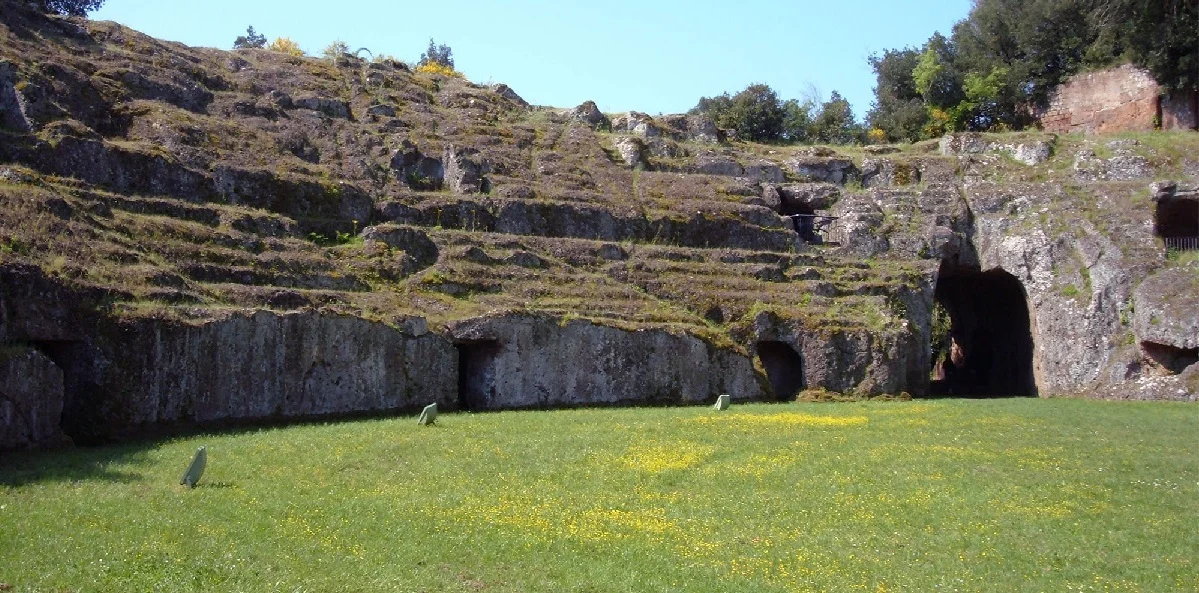 Sutri_anfiteatro_1.jpg