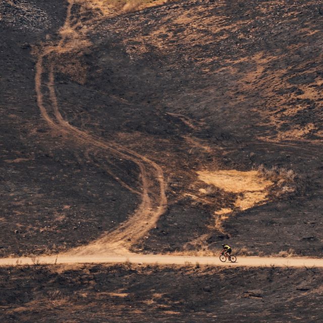 We felt the heat on the second to last day of #LIOTRStampede. We climbed through a section of gravel roads on the way to Bellevue Idaho where active wildfires could be seen in the hills. We followed their path of blackened earth and talked with firef