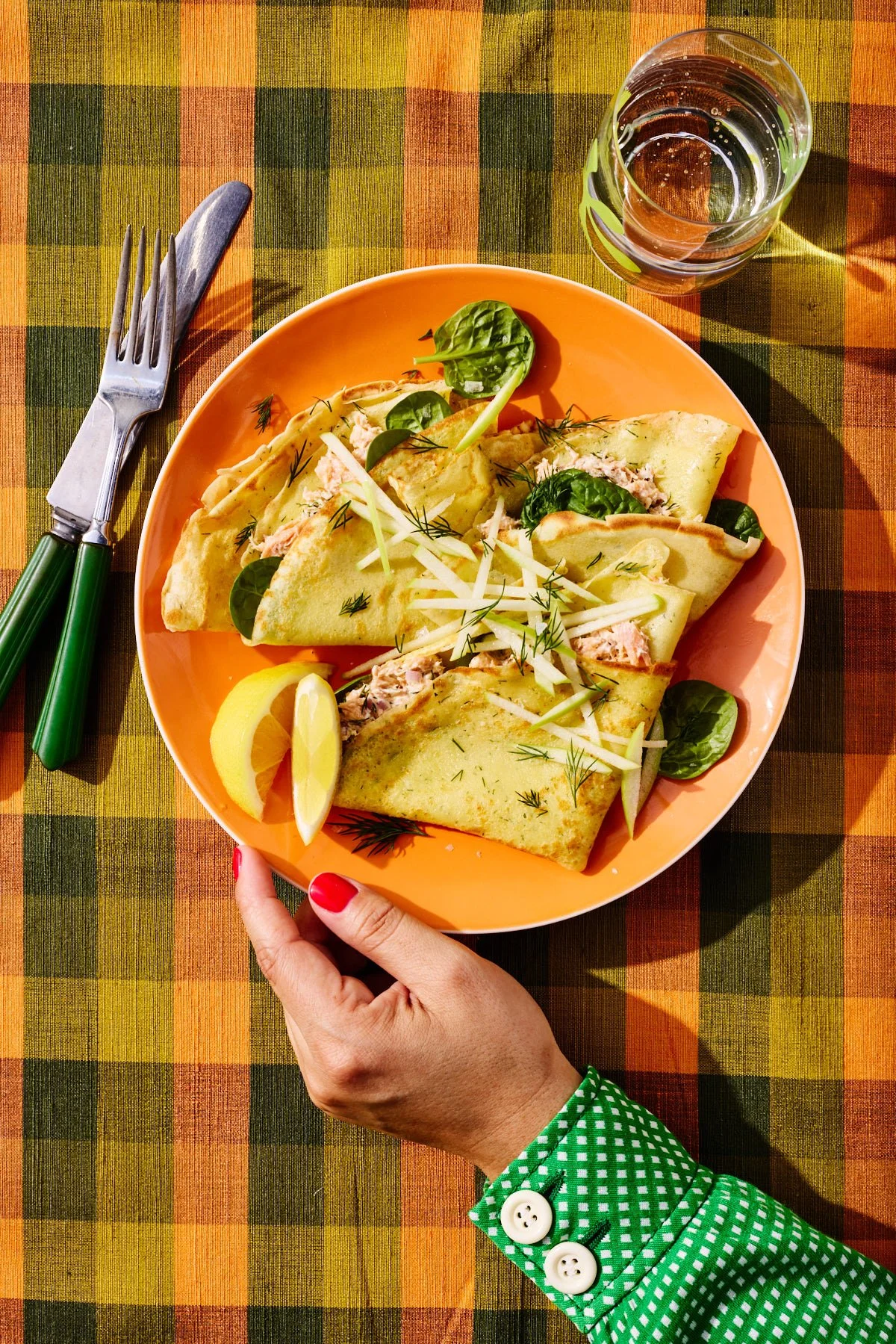 317_DillCrepesWithSMokedTroutSpinachApples1035.jpg