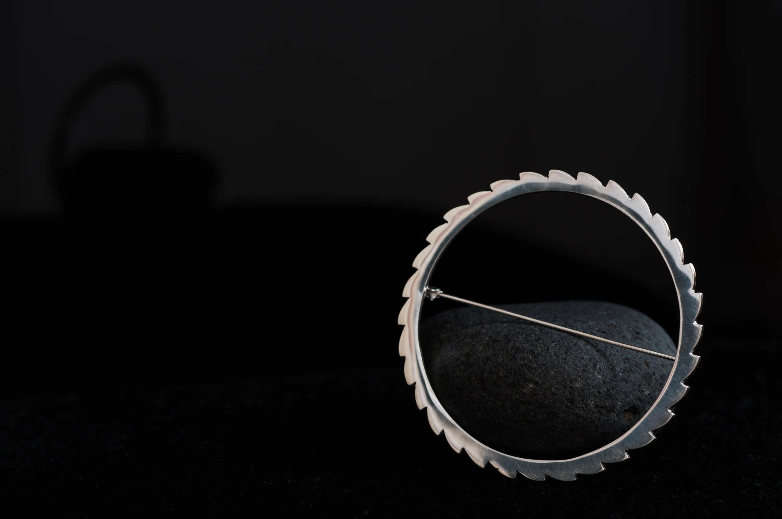  Circular brooch, sterling silver 