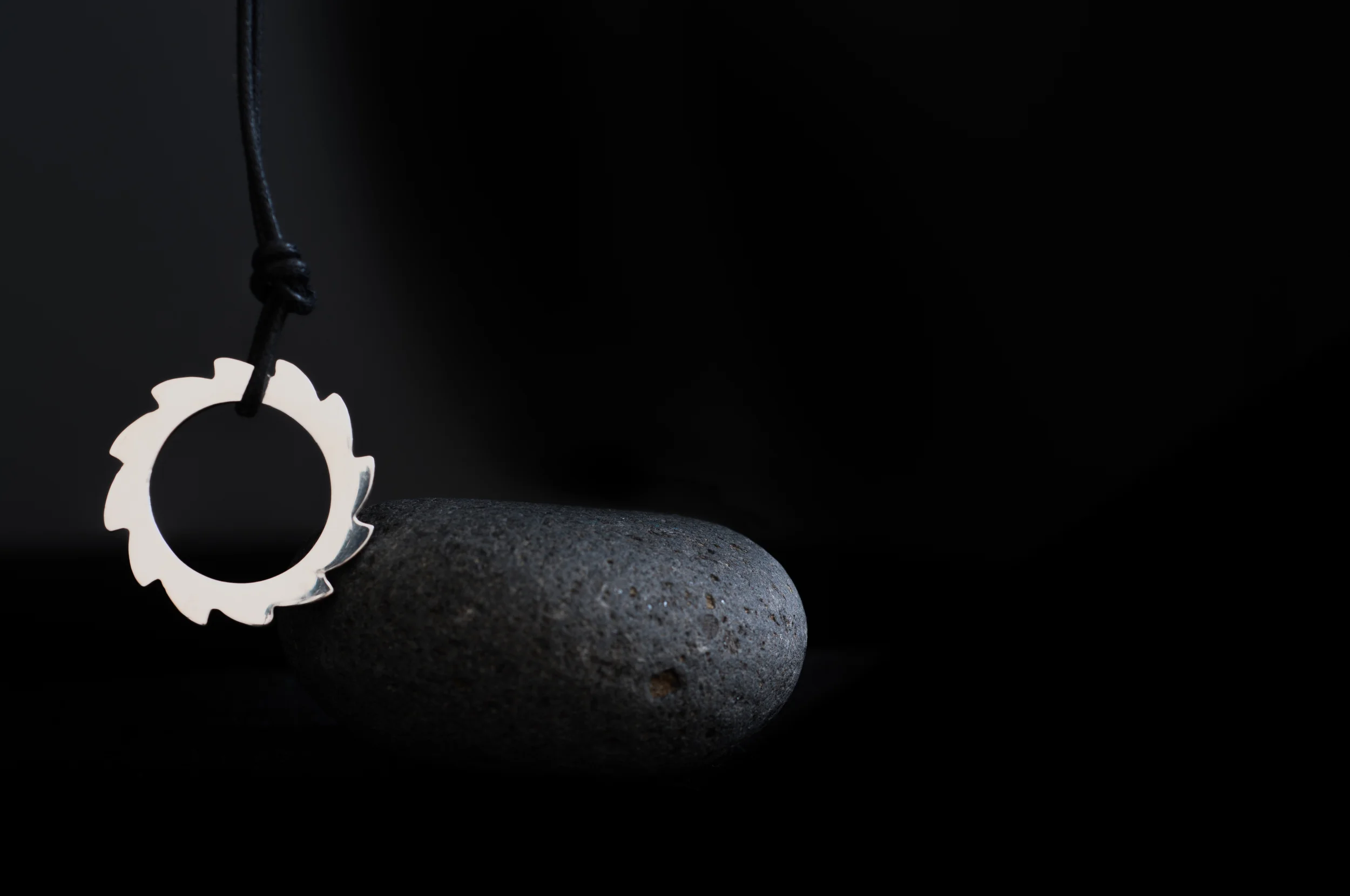  Circular pendant, sterling silver 
