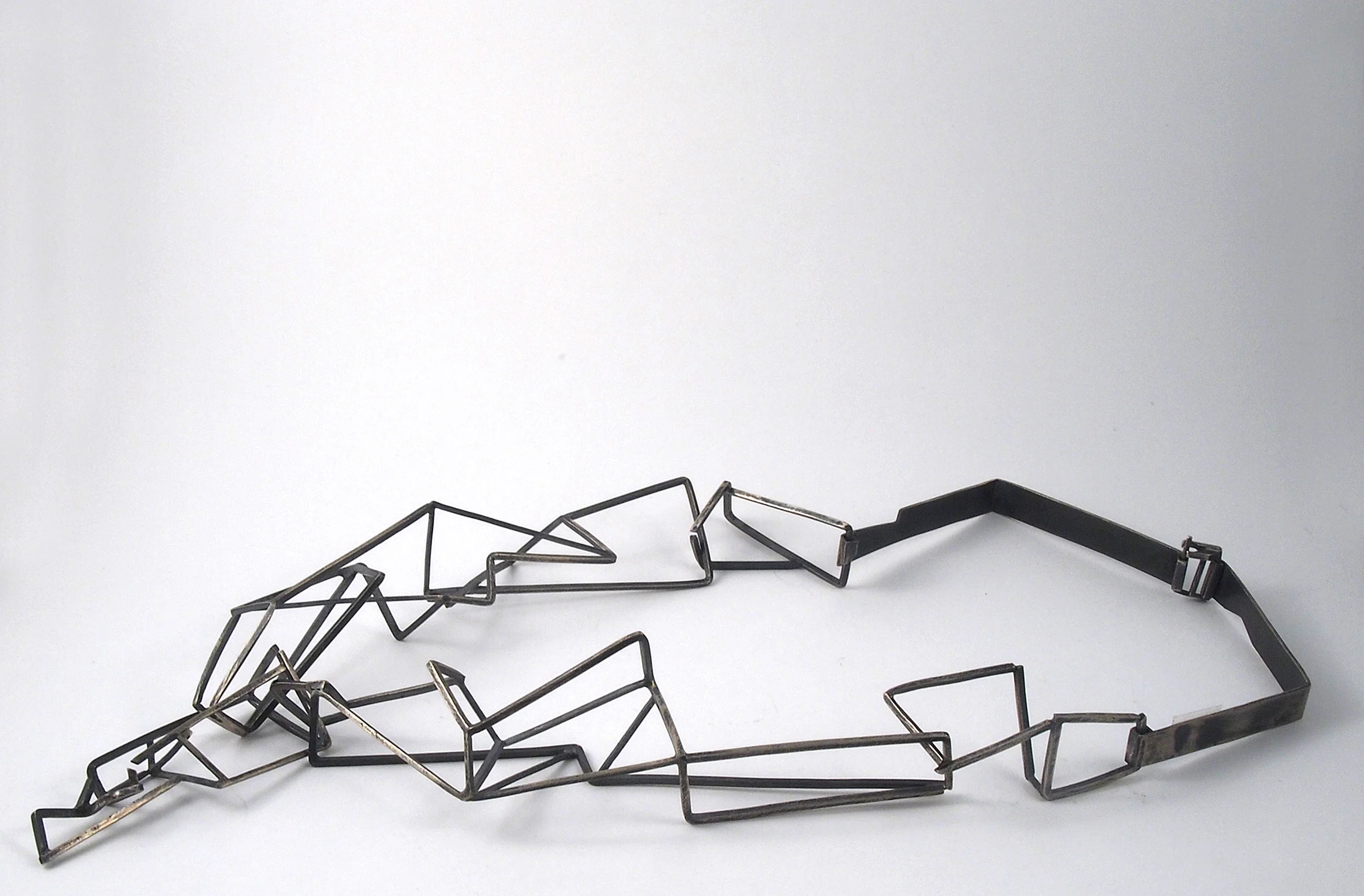 invisibleStonesNecklaces