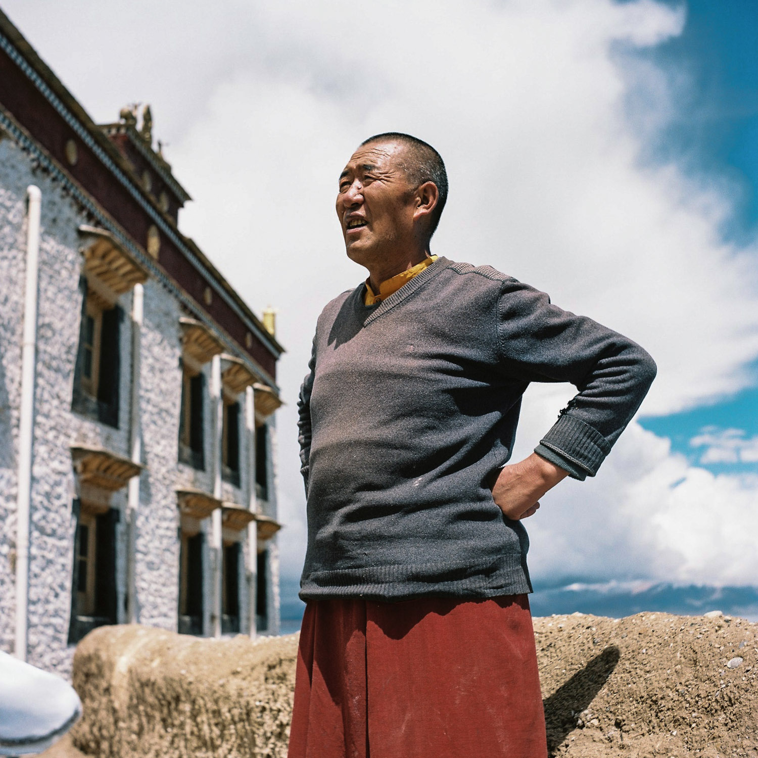 Monk at lake Manassarovar, Tibet.jpg