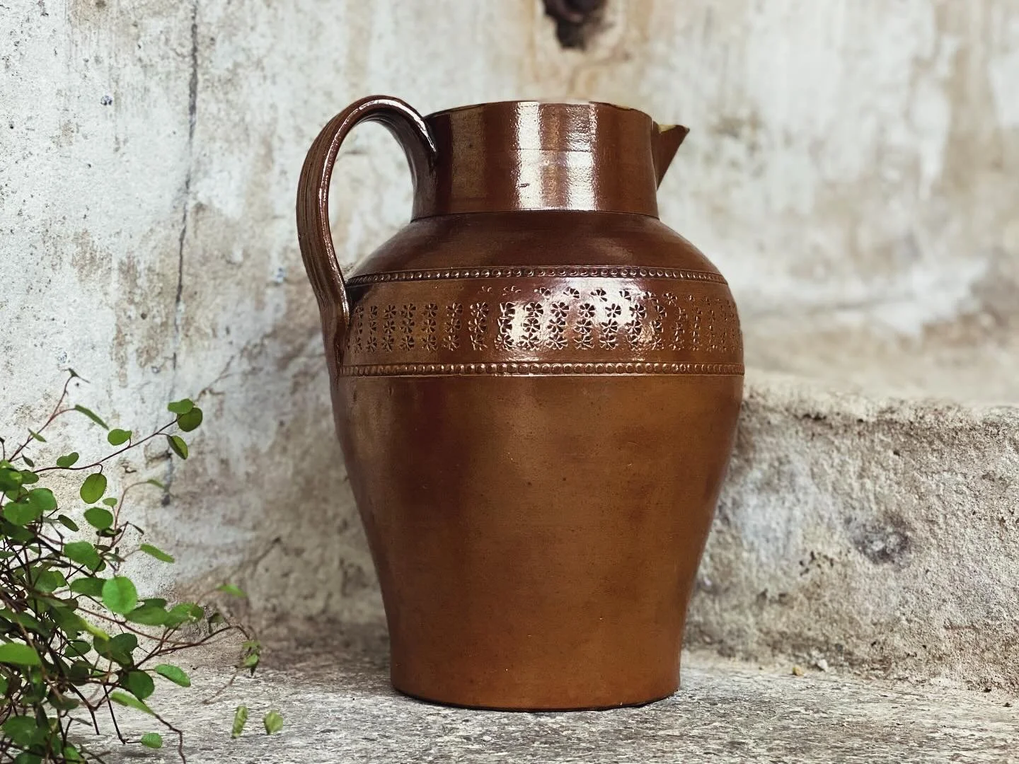 New stock

Large Victorian Salt Glazed Ale Jug

In fantastic condition, no chips or cracks. 28cm tall x 21cm.

#victorian #saltglazed #alejug #beerjug #antiques #antiqueshop #decorativeantiques