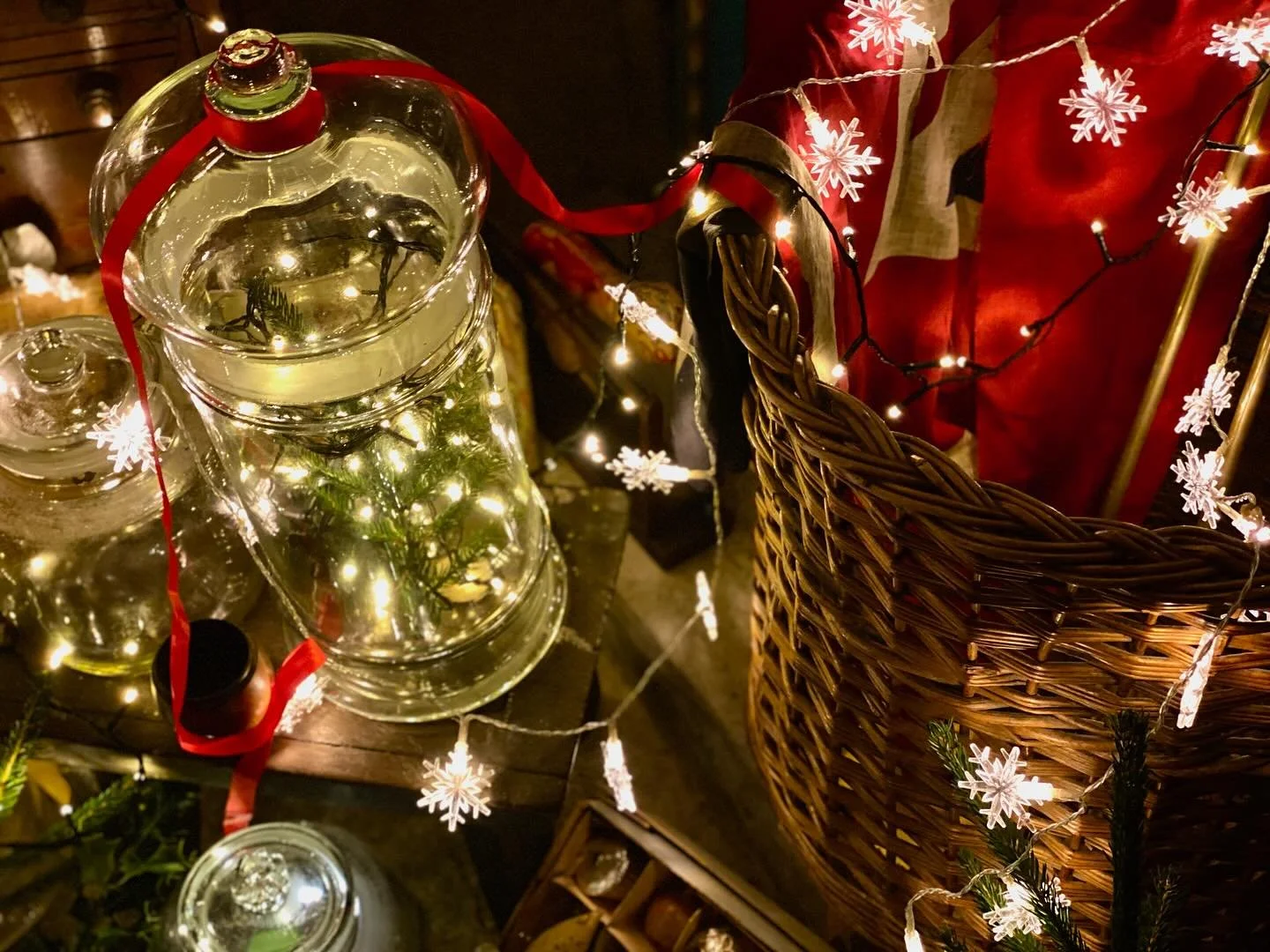 This Christmas, support small business 🎄 

Drift Niceties is the perfect place to find that unique gift full of character and charm🎄 

#supportsmallbusiness #smallbusiness #christmas #christmasgift #christmasdecor #antiques #antique #giftidea #gift