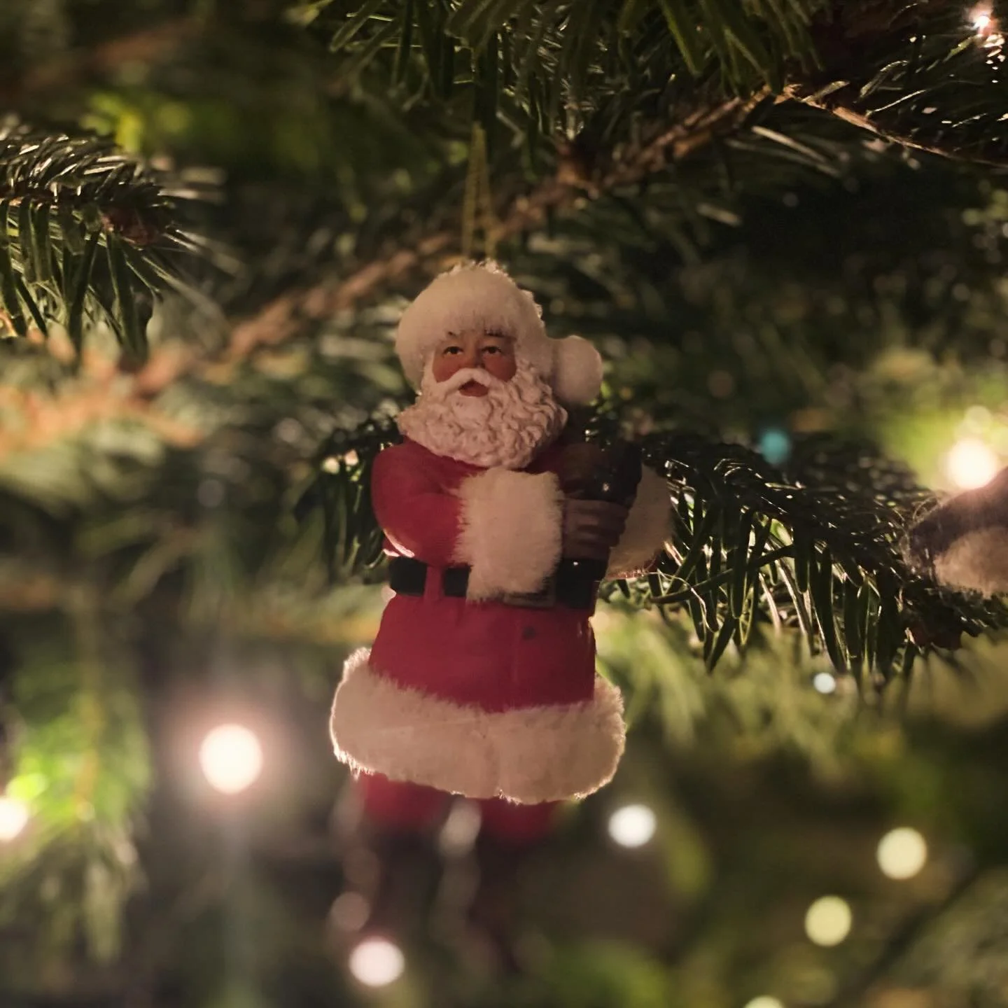 This Christmas please remember small business! They&rsquo;re run by real people who, more often than not, pour their heart and soul into their customer service. 

@drift.niceties.antiques Etsy book sale ends tonight with over 400 books to browse ther