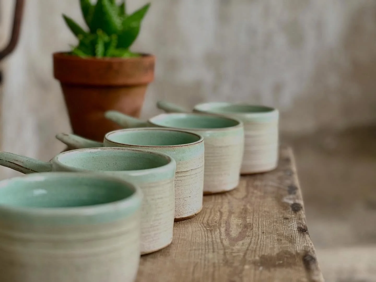 Now on my website - link in bio.

Studio pottery soup crocks x 5.

#studiopottery #vintage #retrohome #cottagechic #interiordecor