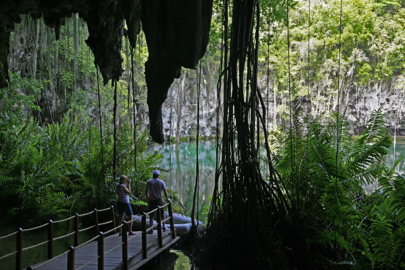 Lac secret des grottes de Tres Ojos, banlieue de Santo Domingo