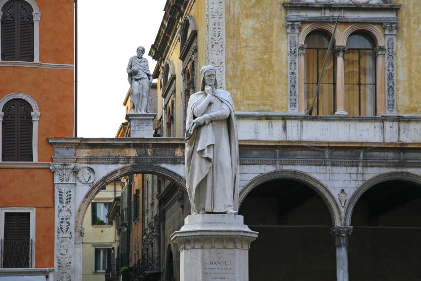 La statue de Dante, Piazza dei Signori, Vérone