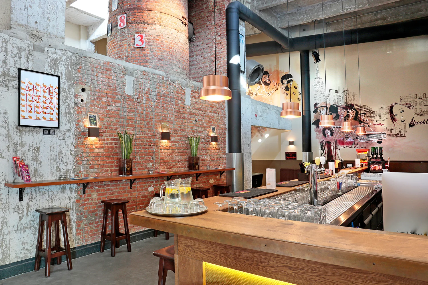 Le bar du Meininger, cosmopolite