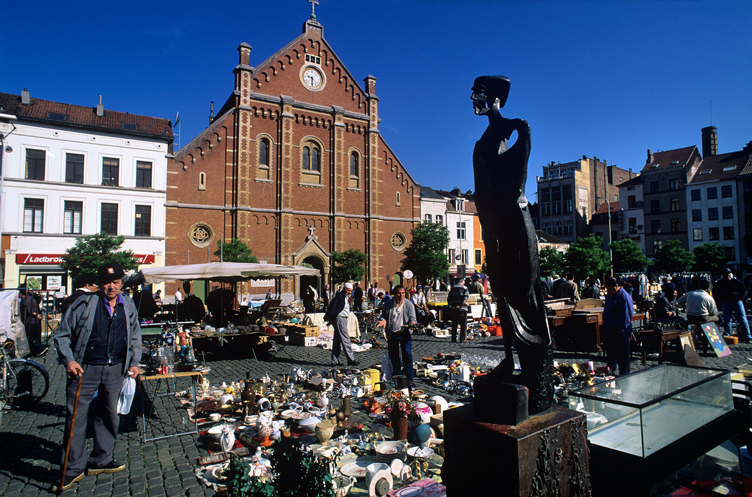 Puces du Jeu de Balles, au cœur des Marolles