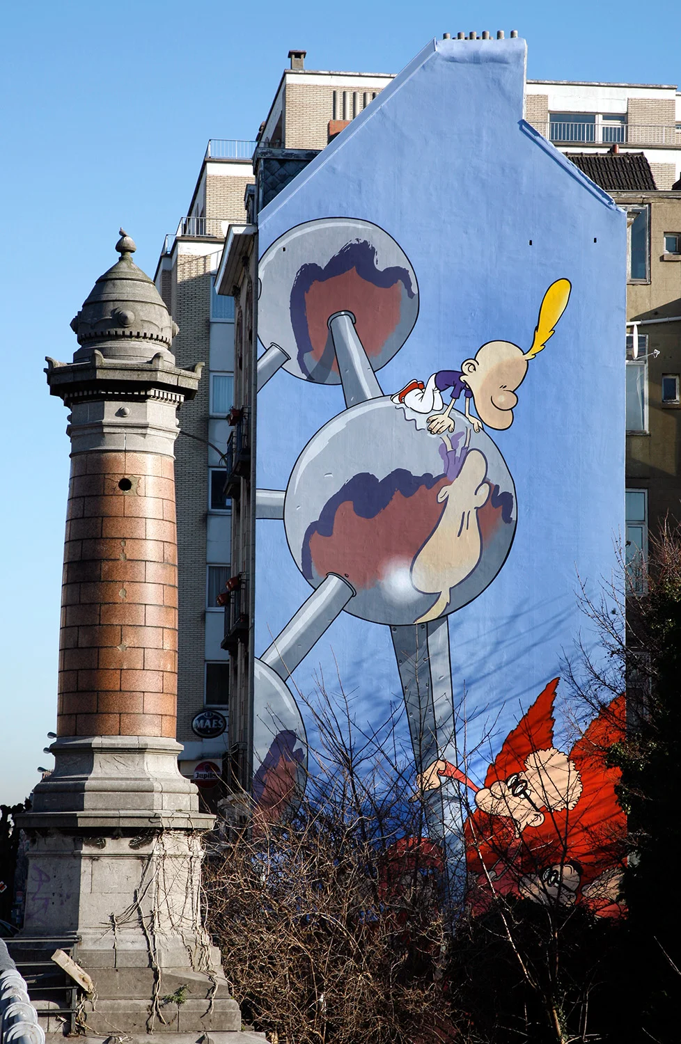 Mur peint à Laeken, Titeuf et l'Atomium, quel hommage !