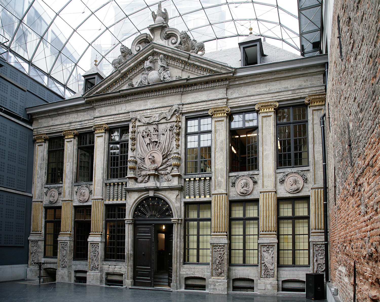 La Bellone, maison de spectacle & antre d'insolite