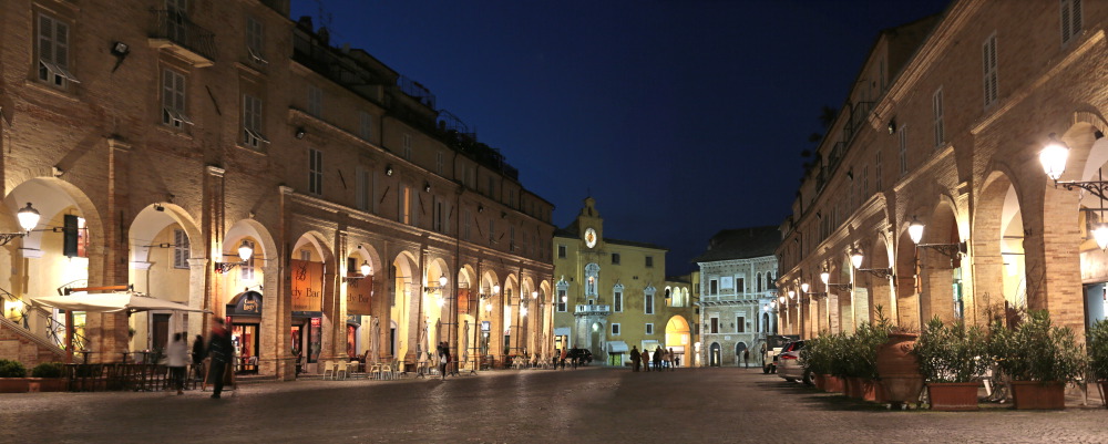 Piazza del Popolo, Fermo