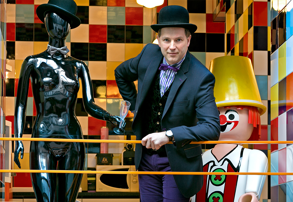 Jean-Michel dans son "Palais du Bas" © JJ Serol
