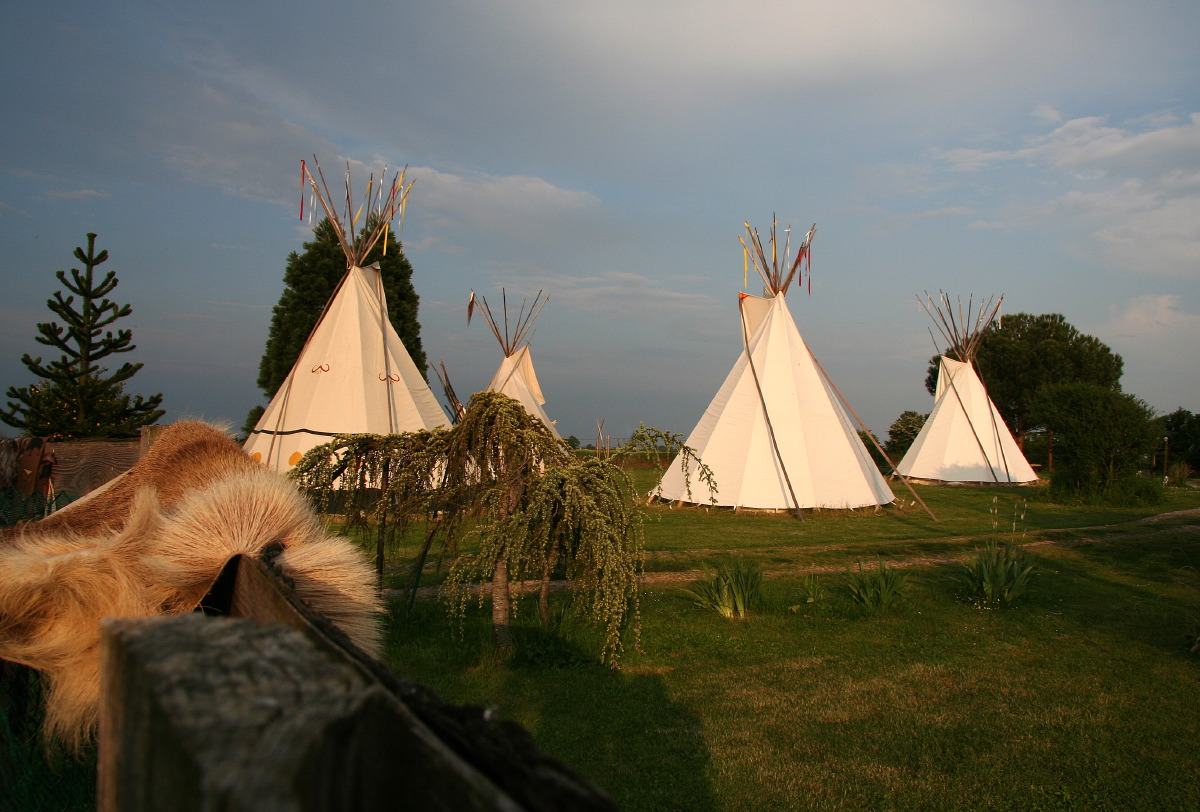 Les Tipis Du Bonheur De Vivre — Les Pépites Du Voyage