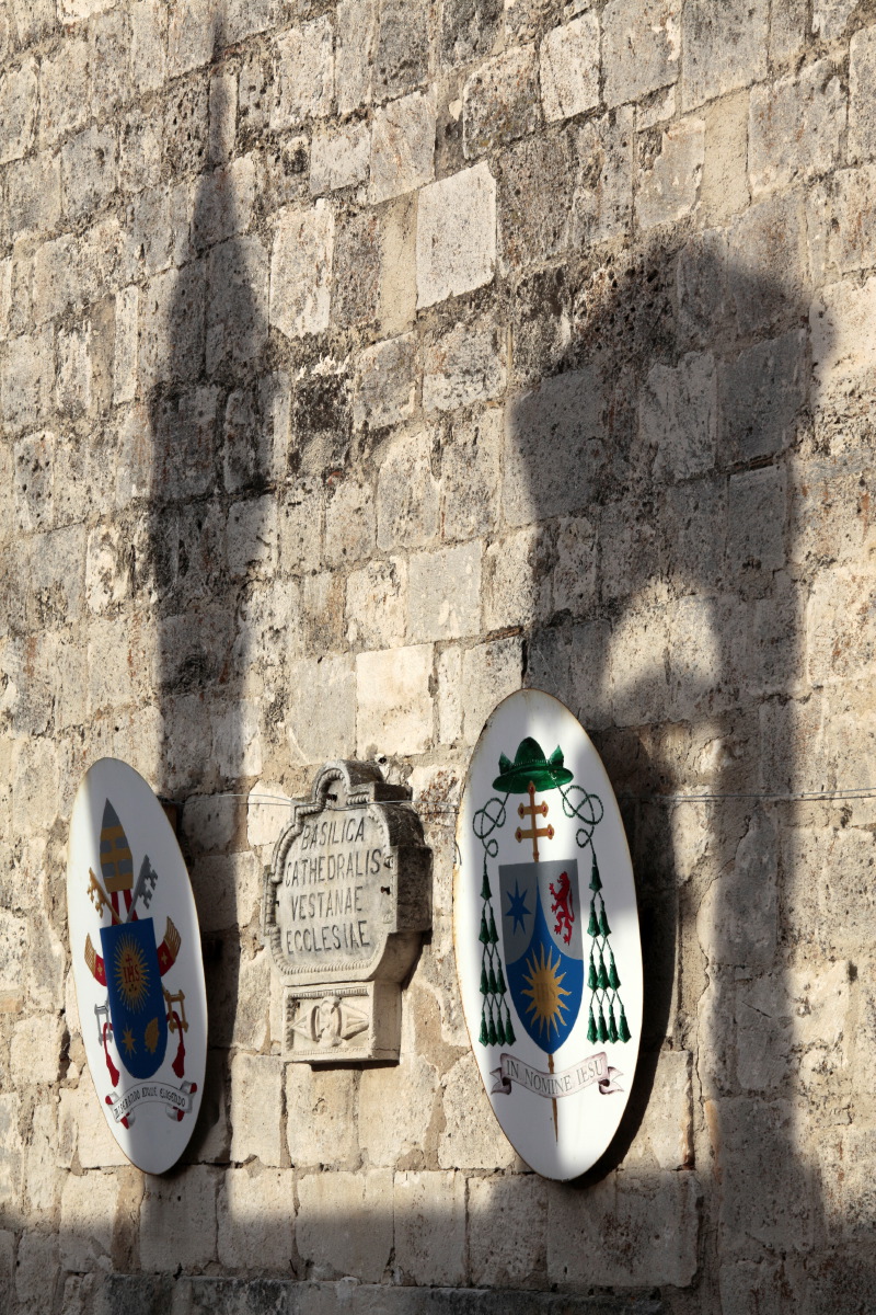 Mur de la cathédrale de Vieste