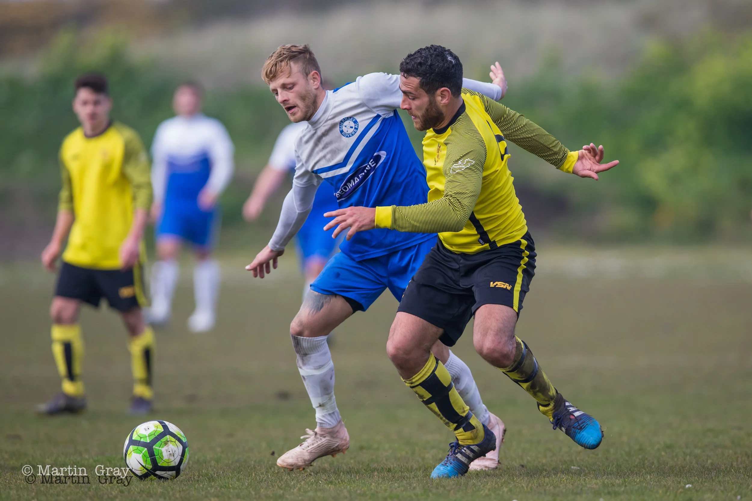 Luke Winch winning a midfield battle-0665.jpg